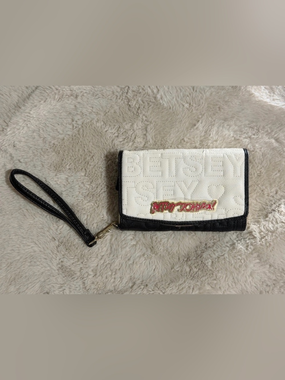 Betsey Johnson White and Black Foldover Wristlet Wallet NWOT